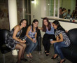 A Professora Tiessa com as alunas Natália Rocha, Aline Escatoline e Bruna Rocha